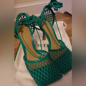 Bottega Veneta Heels Size 35 . Worn once. Still very brand new!!! Turquoise